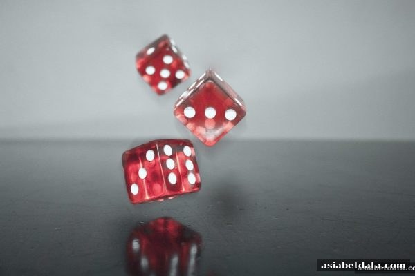 亚洲博彩网站深度解析：体育直播与双色球的融合玩法及滚球盘策略