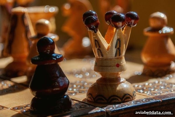 棋局制胜之道：亚洲博彩网站带你从局部算路到全盘预判